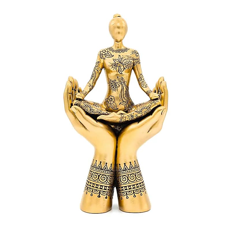 Decorazione figura  meditazione yoga su mani aperte