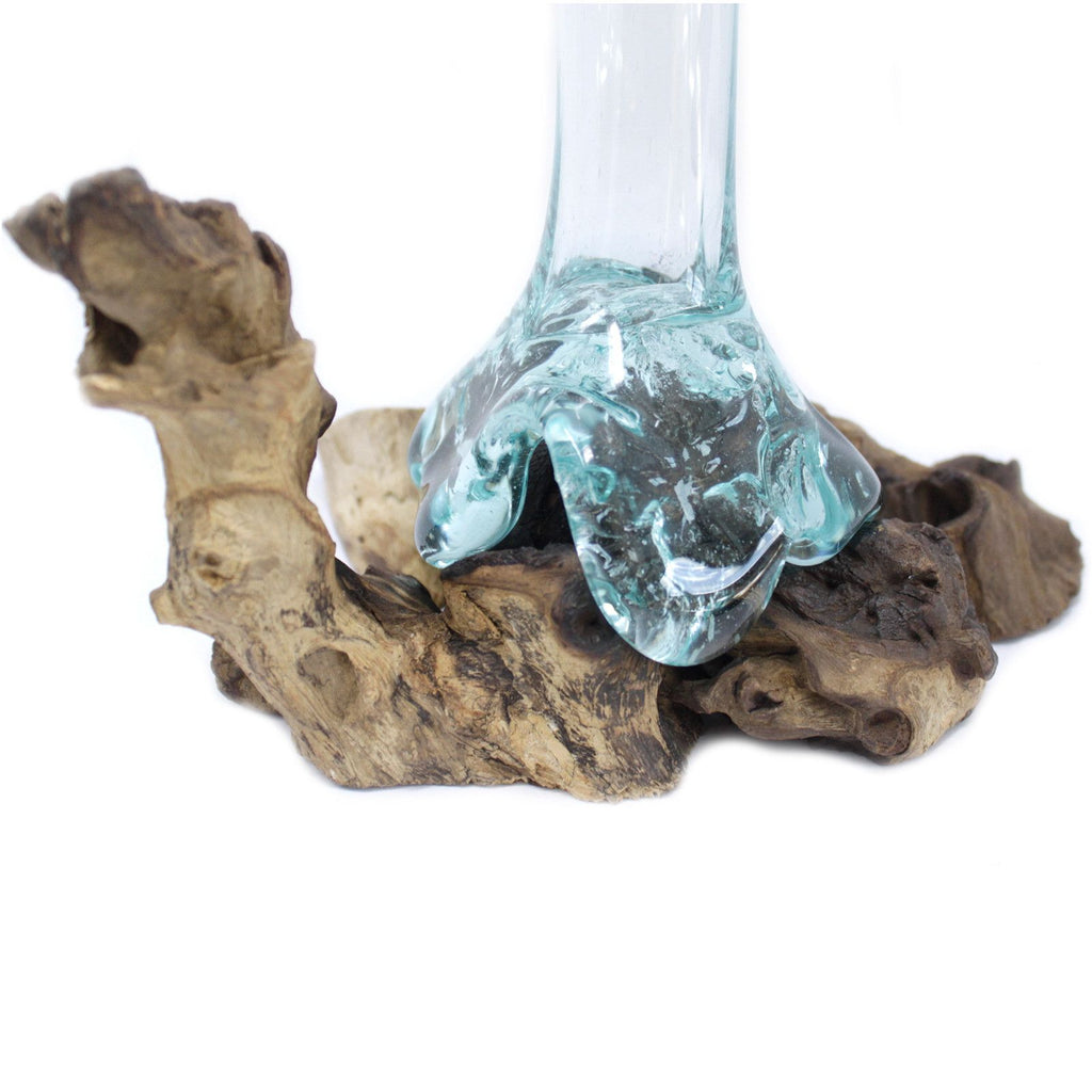 vaso in vetro fuso su legno