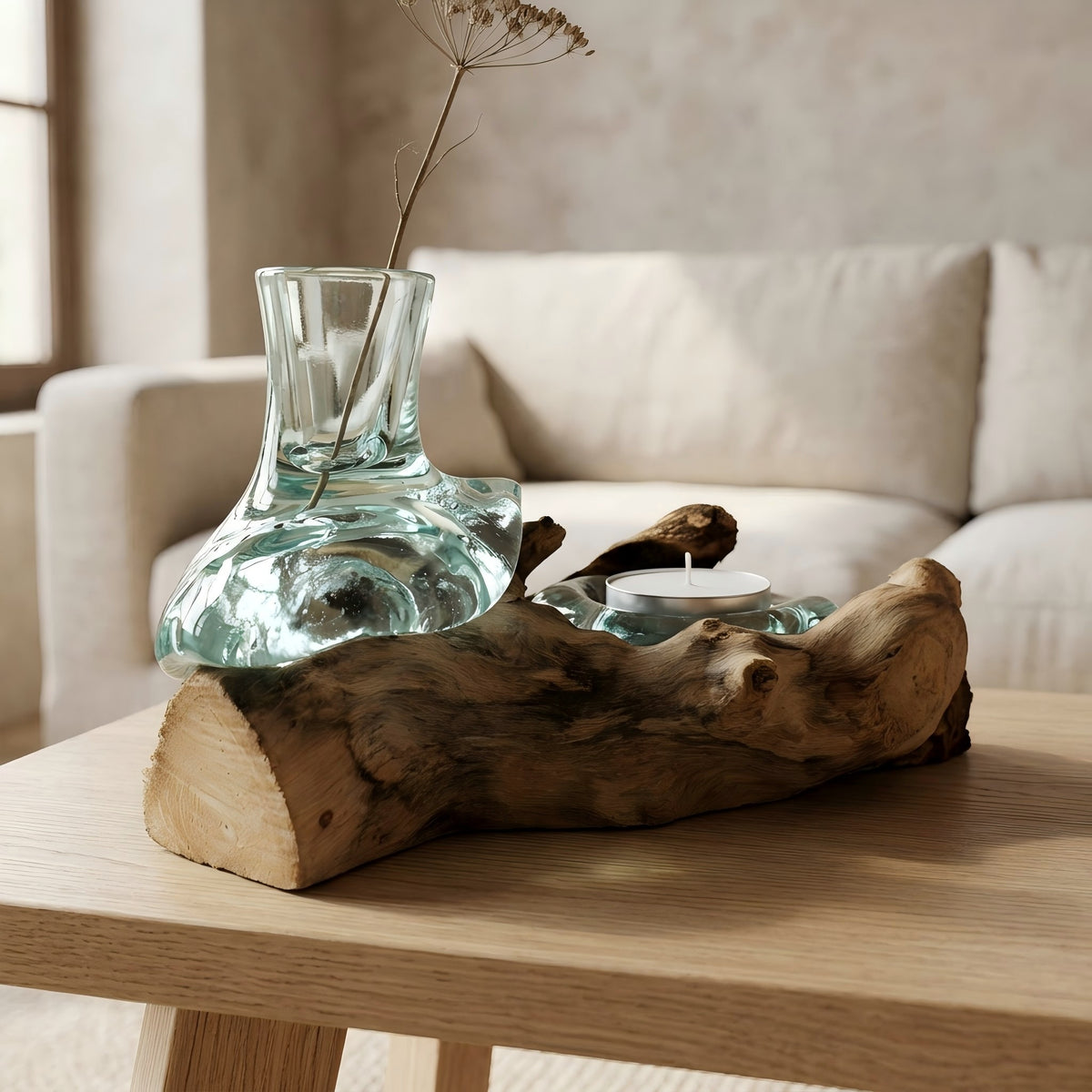 Piccolo vaso per fiori in vetro fuso e portacandele su base di legno