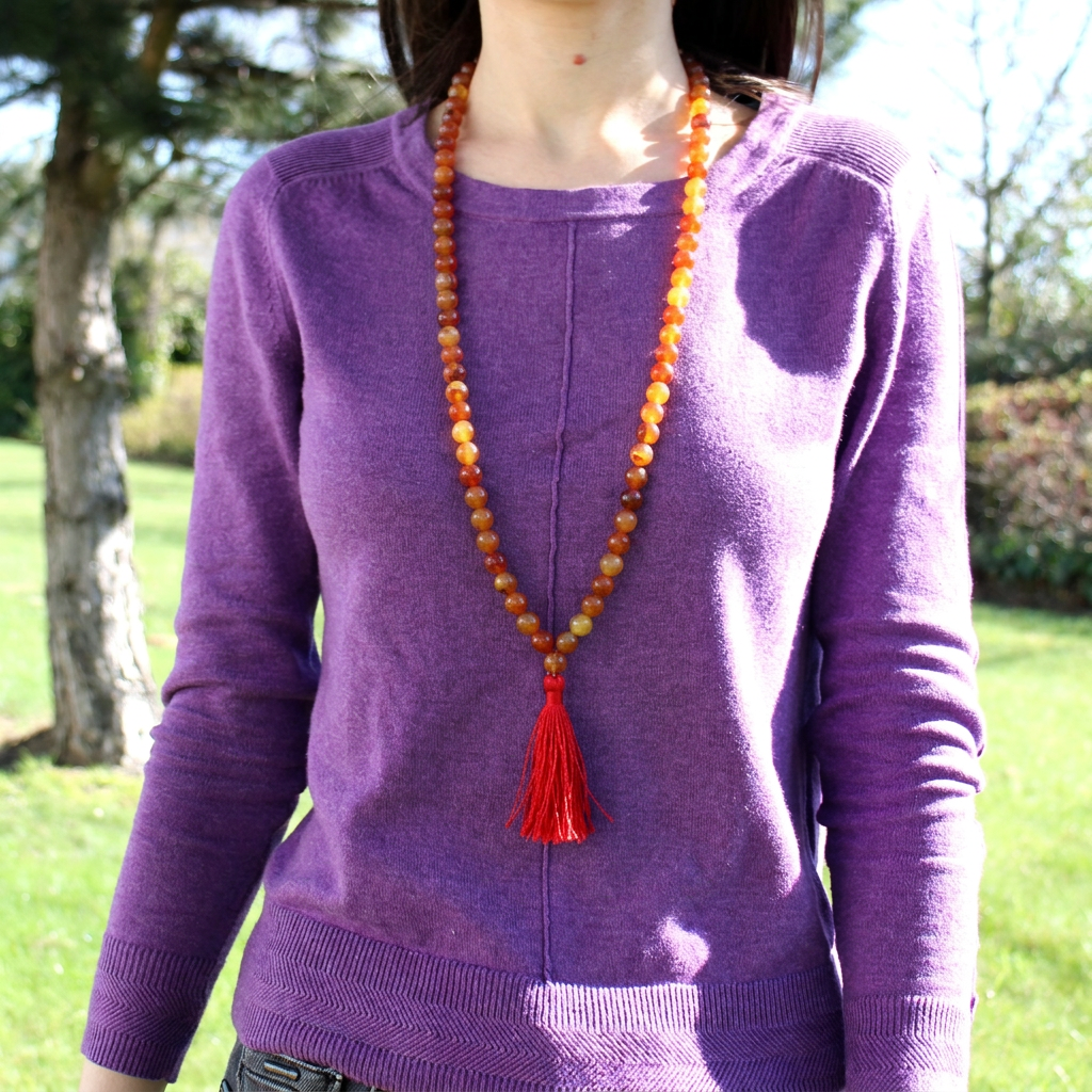 Mala in corniola indossato dalla modella